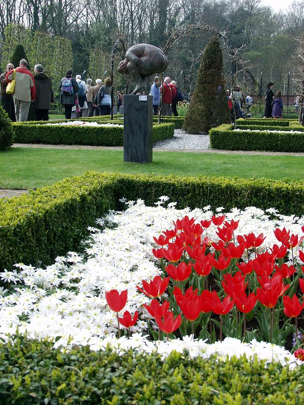 P4176110.jpg - Sculpture Garden at keukenhof