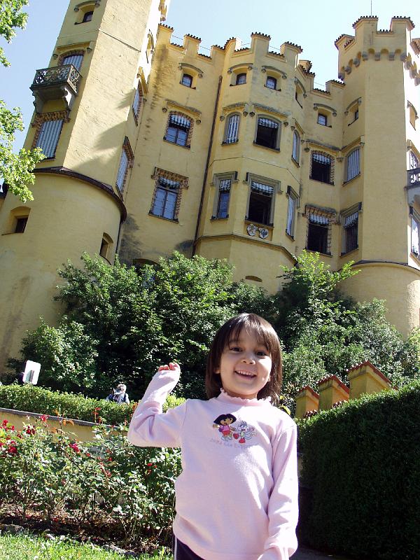 P8056888.jpg - L shows me the castle