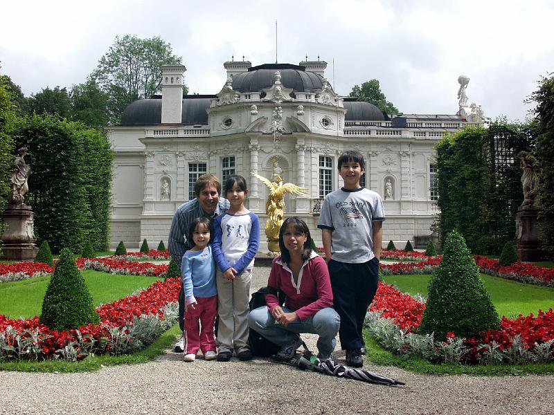 P8067132.jpg - Here we all are at Linderhof