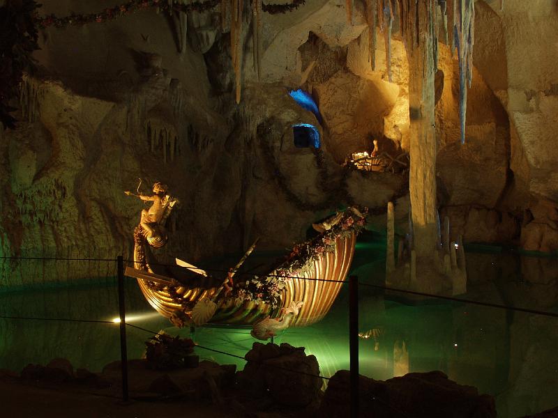 P8067156.jpg - The blue is Ludwig's private seat for watching the operas.