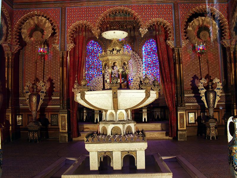 P8067165.jpg - There were several buildings around the grounds of Linderhof.