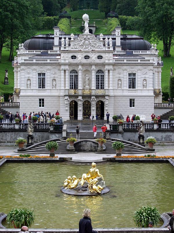 P8067212.jpg - Yet another shot of Linderhof from the front