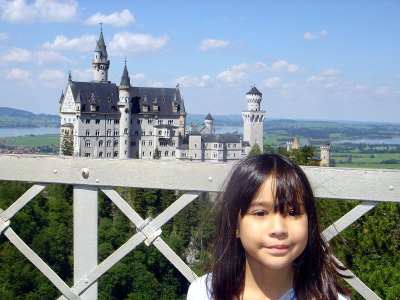 DSC00852.jpg - R on the bridge