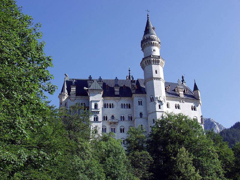 P8057023.jpg - Neuschwanstein from the road up