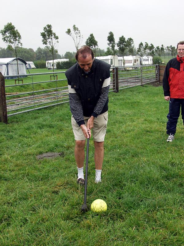 P8237329.jpg - JF addresses the ball