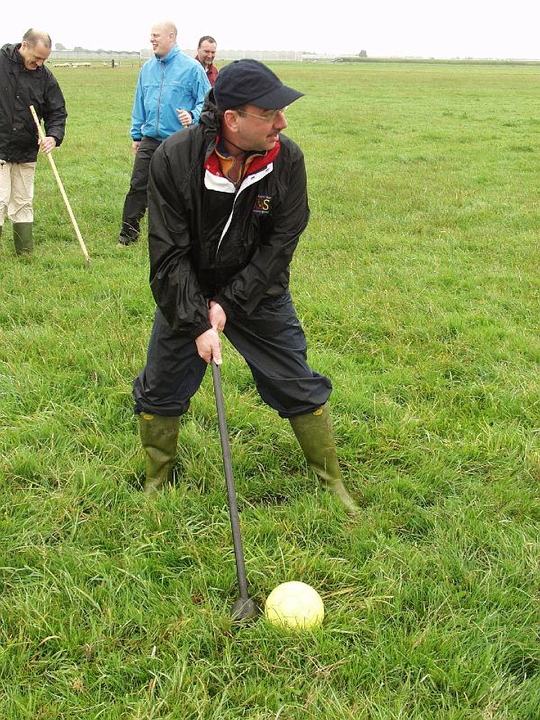 P8237340.jpg - What you can see is the hazard that he is straddling :)