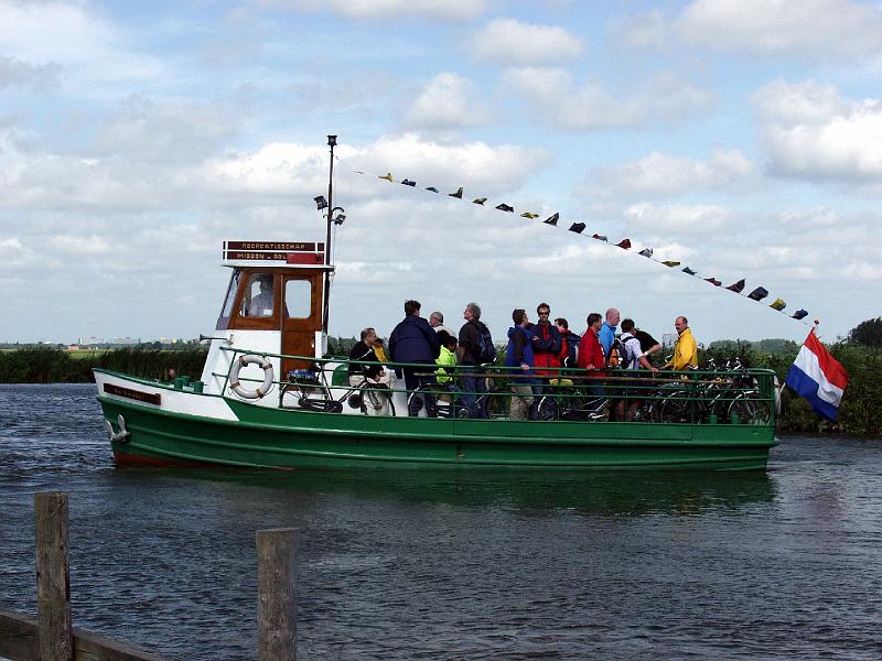 P8237372.jpg - The first ferry crossing.