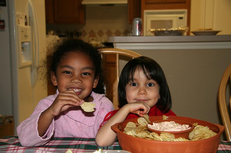 IMG_0007.jpg - Hey Cuz, how 'bout a chip.