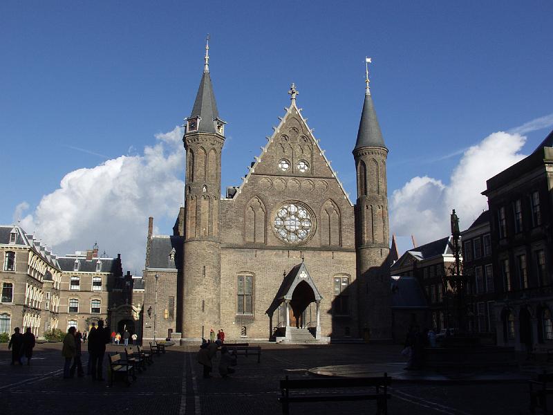 P2205727.jpg - Knight's Hall with Blue Sky