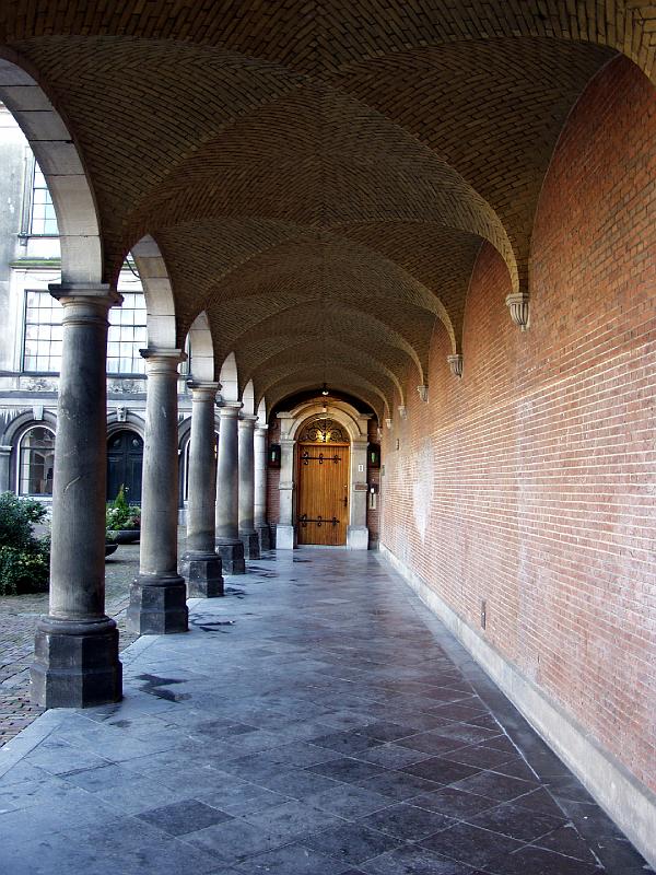 P2205729.jpg - I liked the perspective with the arches.