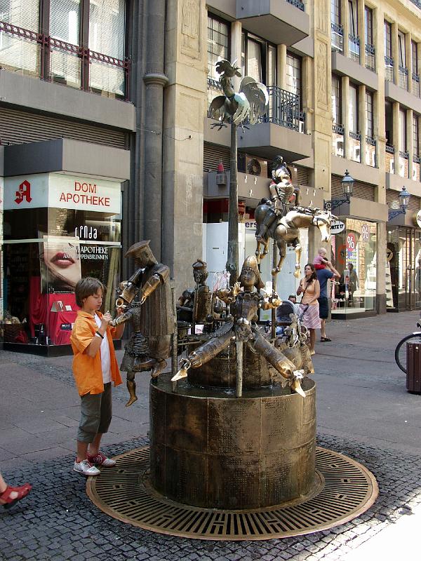 P7176681.jpg - Interesting interactive fountain.  You could move the arms, legs and heads of the figures on the fountain