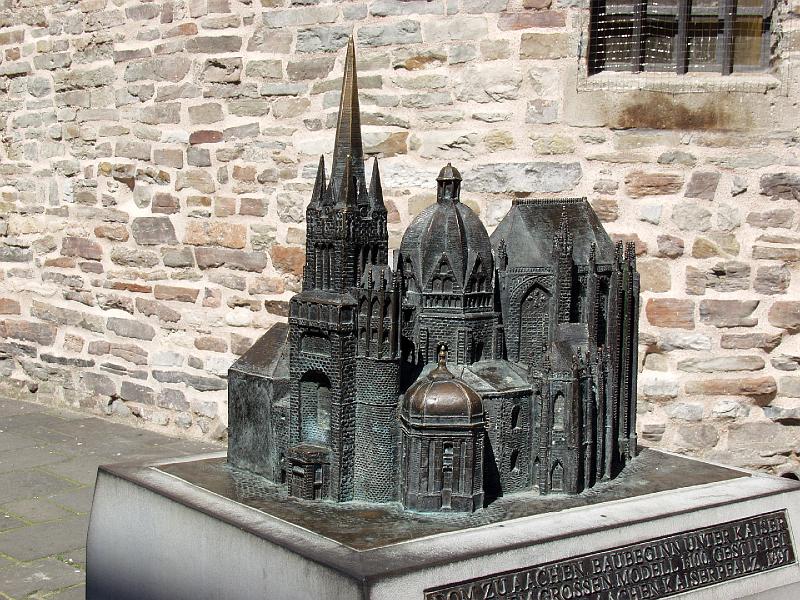 P7176693.jpg - Model of the Dom