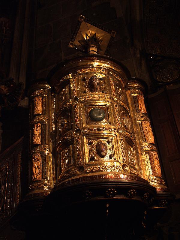 P7176716.jpg - Elaborate pulpit with pagan symbols.