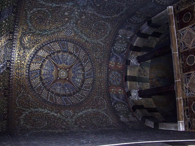 P7176727.jpg - Elaborate ceiling over the throne.