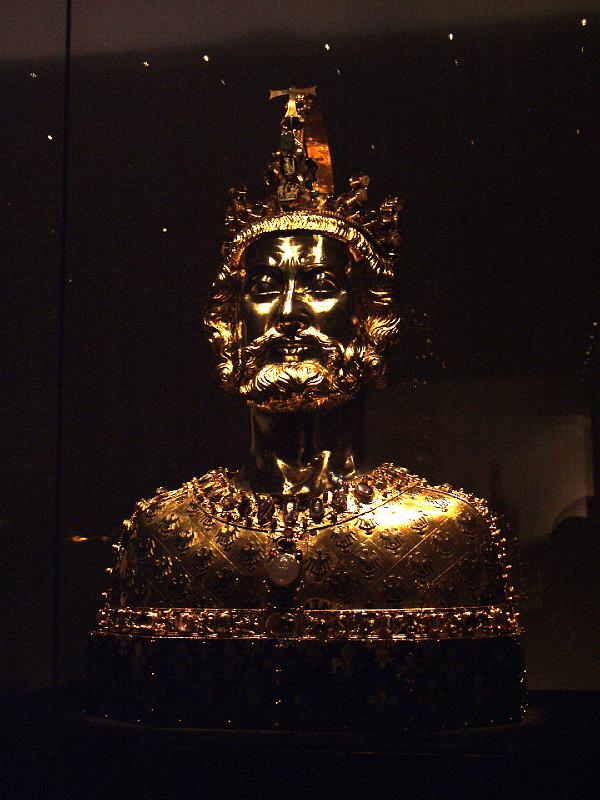 P7176731.jpg - Bust of Charlemagne