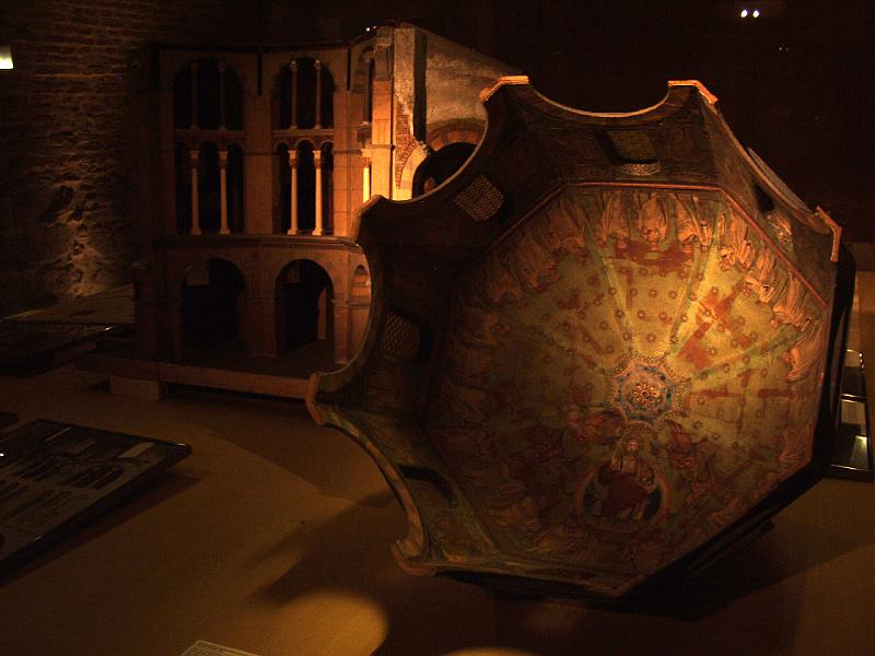 P7176740.jpg - This is a cutaway model of the Dom and the ceiling