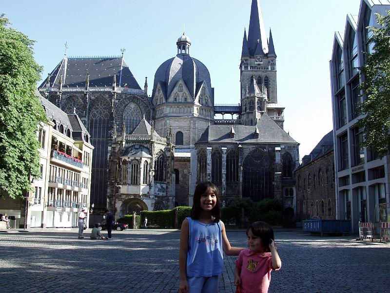 P7176751.jpg - Girls at the Dom.  This is while we were searching the city for G and M.
