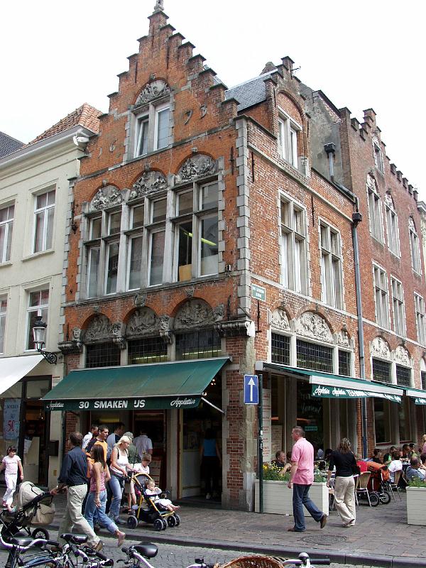 P7036488.jpg - Nice place for Snacks in Bruges