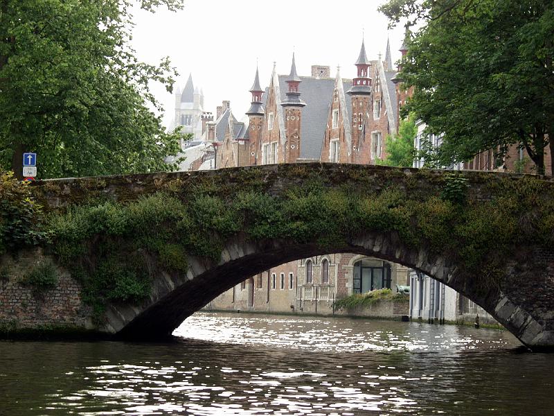 P7036581.jpg - This is the oldest bridge in town and dates from around 800.
