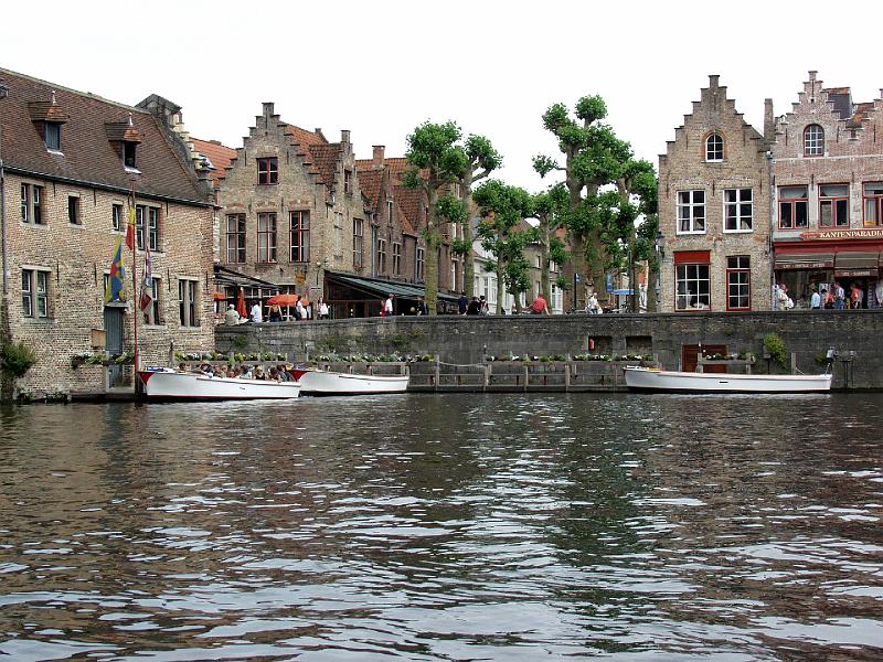 P7036588.jpg - Just a pretty scene along the canal