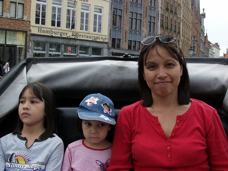 P7036623.jpg - My girls in the horse carriage (in front of the hamburger restaurant).