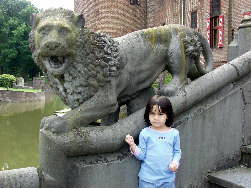 P7246793.jpg - I think L is going to beat up the lion!