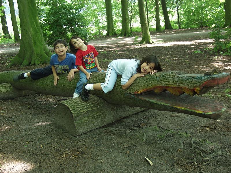 P7106663.jpg - Kids on the croc