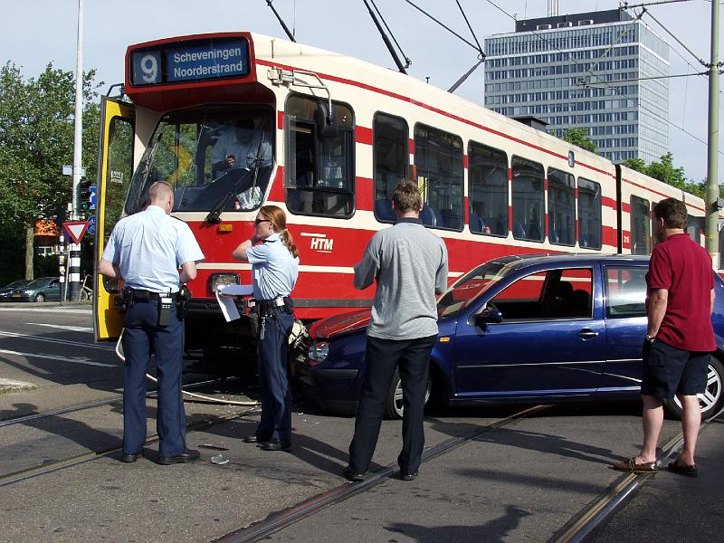 P6266482.jpg - I have very bad luck with trams.  We had to get off here for some reason.