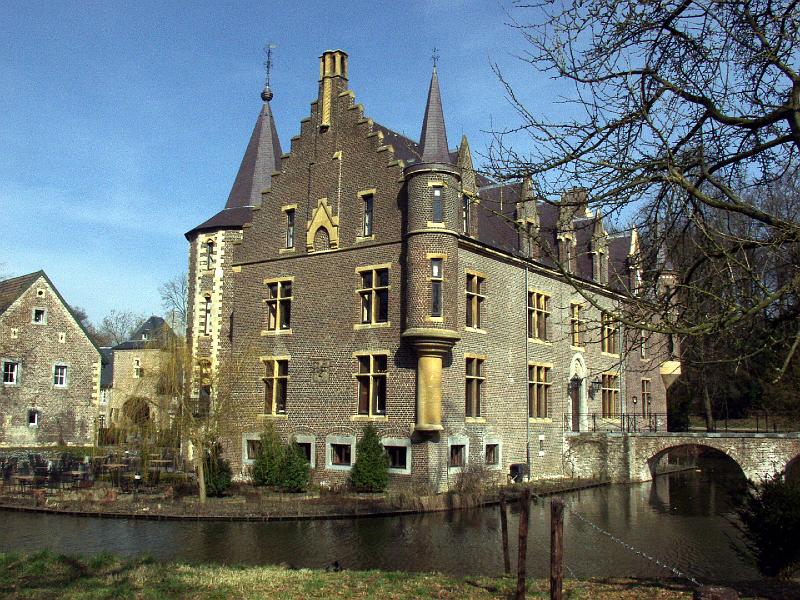 P3165763.jpg - Kasteel across the moat