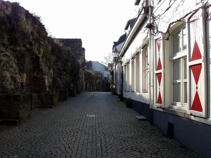 P3165864.jpg - Street along the old city wall in Maastricht.