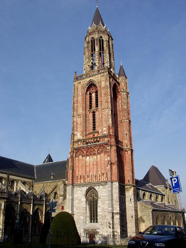 P3165869.jpg - Red church in Maastricht