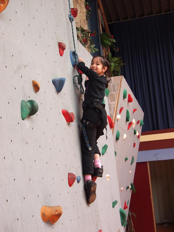 PA087499.jpg - Rachel smiles as she climbs