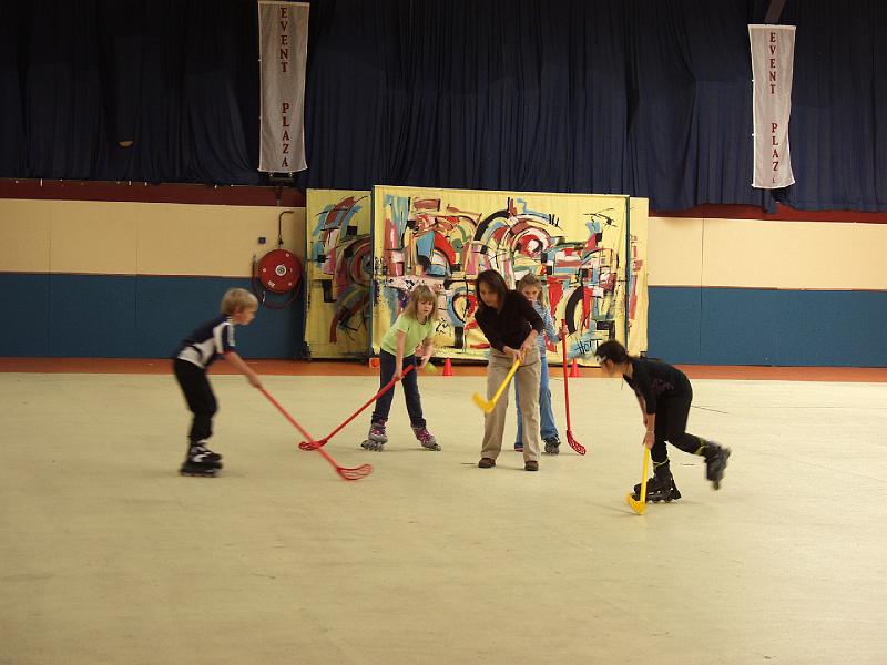 PA087533.jpg - Hey, no skates, that's cheating.