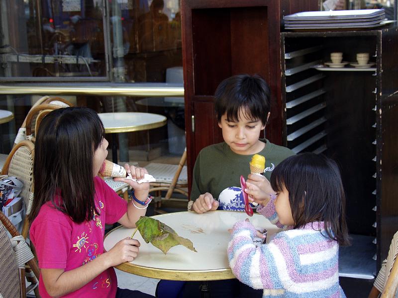 PA177713.jpg - Haagen Daas along the Champs Elysees