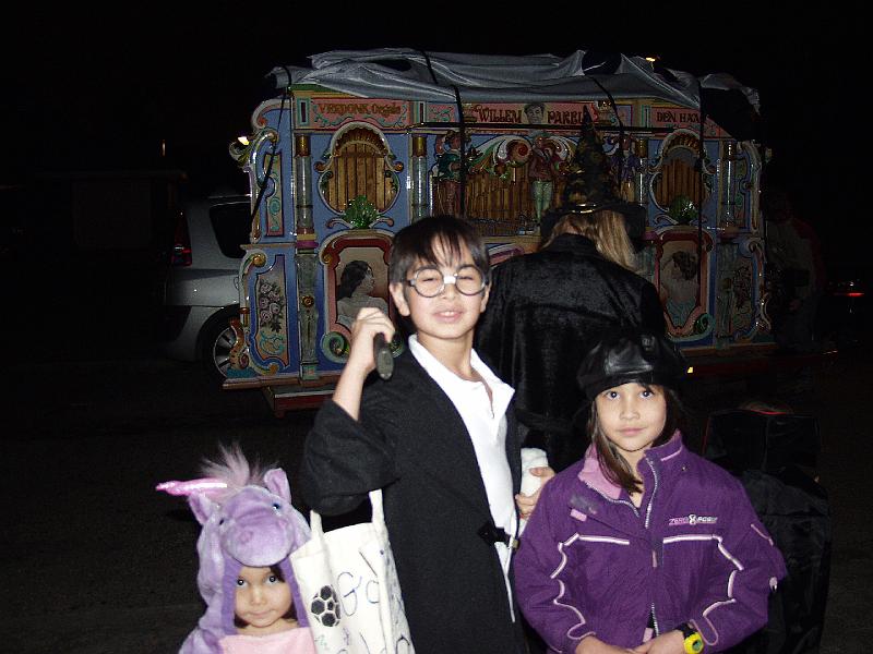 PA317723.jpg - The kids and the Organ.