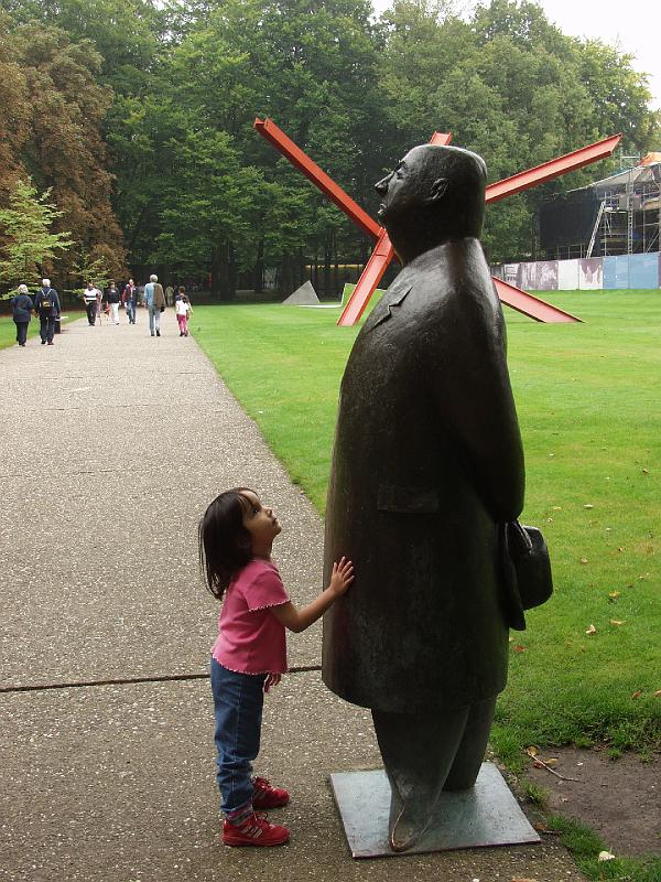 P9117433.jpg - What's he looking at?