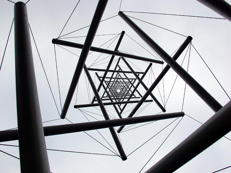 P9117442.jpg - Interesting sculpture from underneath.