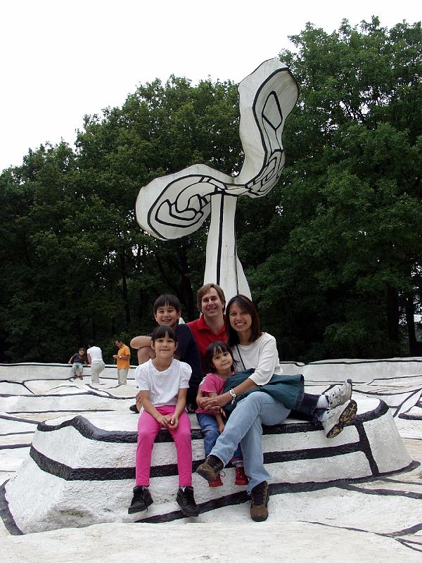 P9117455.jpg - Family in the garden.
