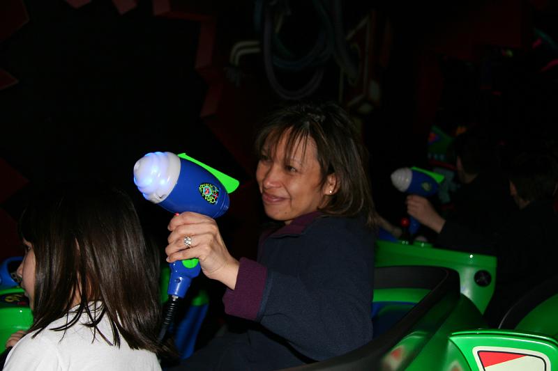 IMG_0946.jpg - Oh no, she's got a gun!!