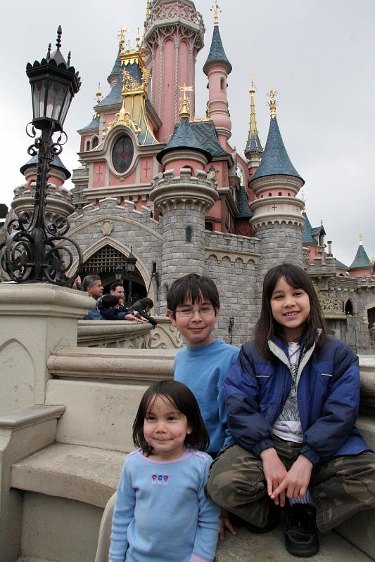 IMG_0951.jpg - Kids and castle