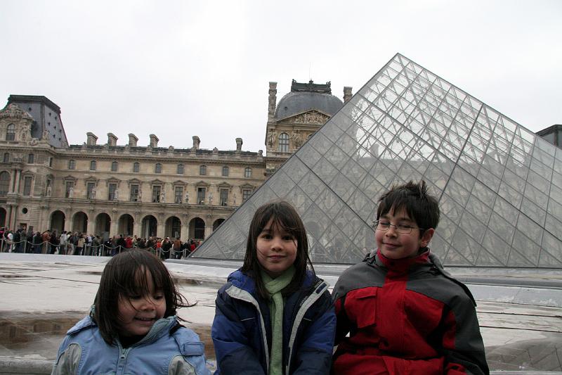IMG_0861.jpg - Kids at the Louvre
