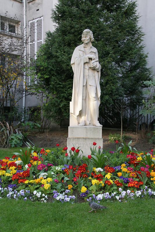 IMG_0986.jpg - Voltaire monument while walking the prime meridian