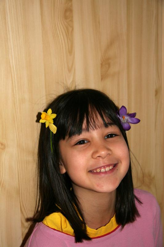 IMG_0722.jpg - Flowers in her hair.