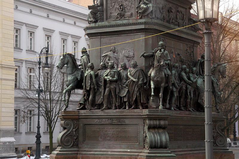 IMG_0382.jpg - I just liked the detail work on the statue.