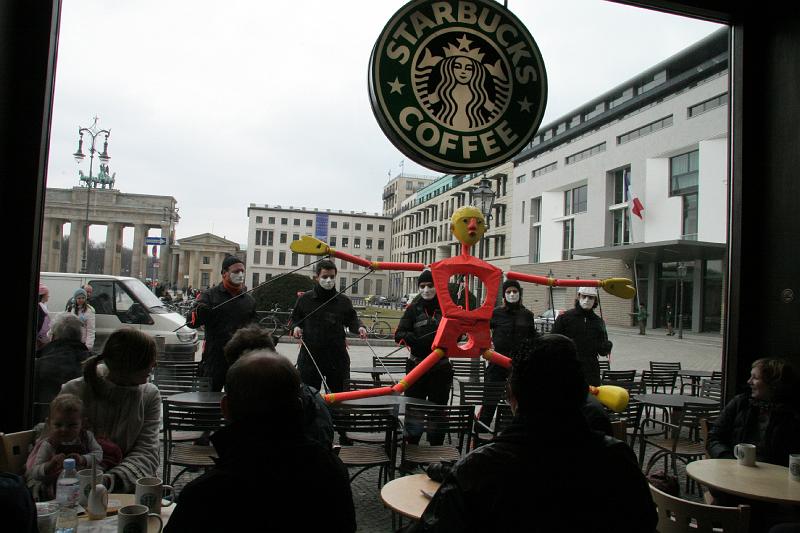 IMG_0399.jpg - There are several things in this shot.  Primarily, note there is a Starbucks at the Brandenburg gate.