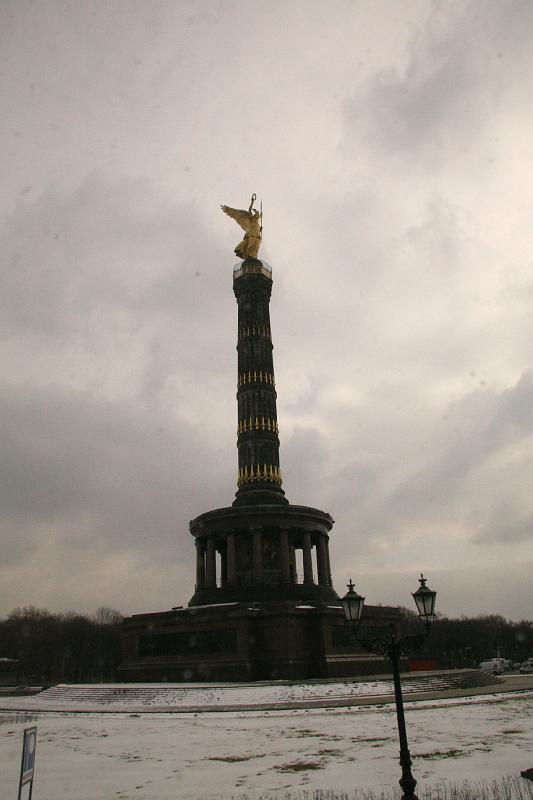 IMG_0426.jpg - Memorial for victory over France.  Built with French cannons.