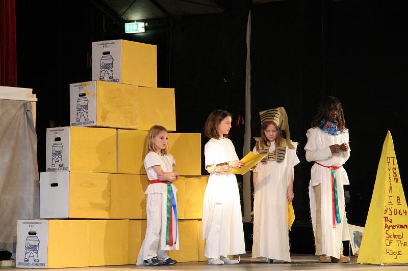 IMG_0504.jpg - Building a pyramid.