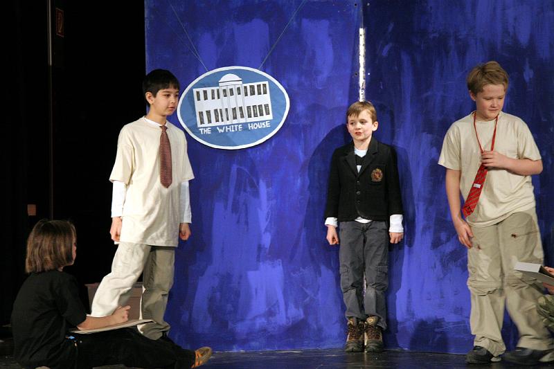 IMG_0520.jpg - The Prez and secret service.