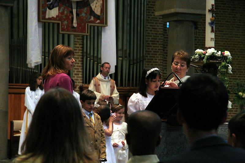 IMG_1682.jpg - R reads in church.