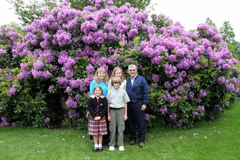 IMG_1723.jpg - Paul's family and flowers
